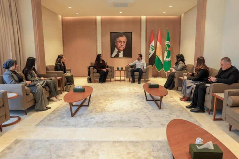 قوباد طالباني يؤكد دعم الاتحاد الوطني الكوردستاني لدور المرأة في المجتمع