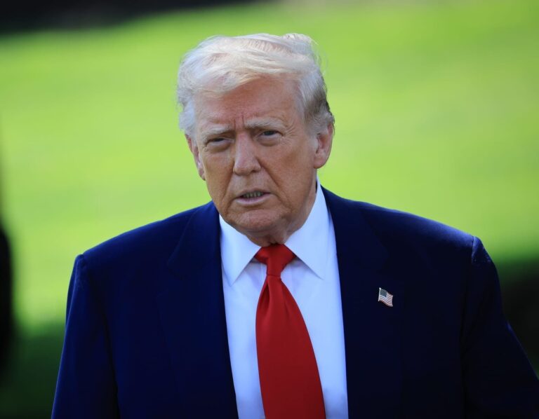 ترامب: الأسطول البحري الإيراني تم تدميره بشكل كامل